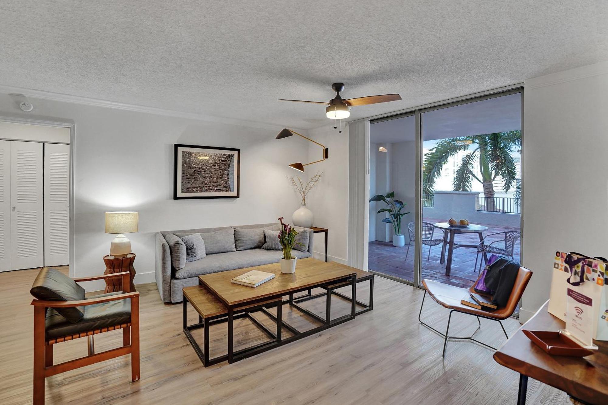 Stylish Modern At Gables Grand Plaza In Appartamento Miami