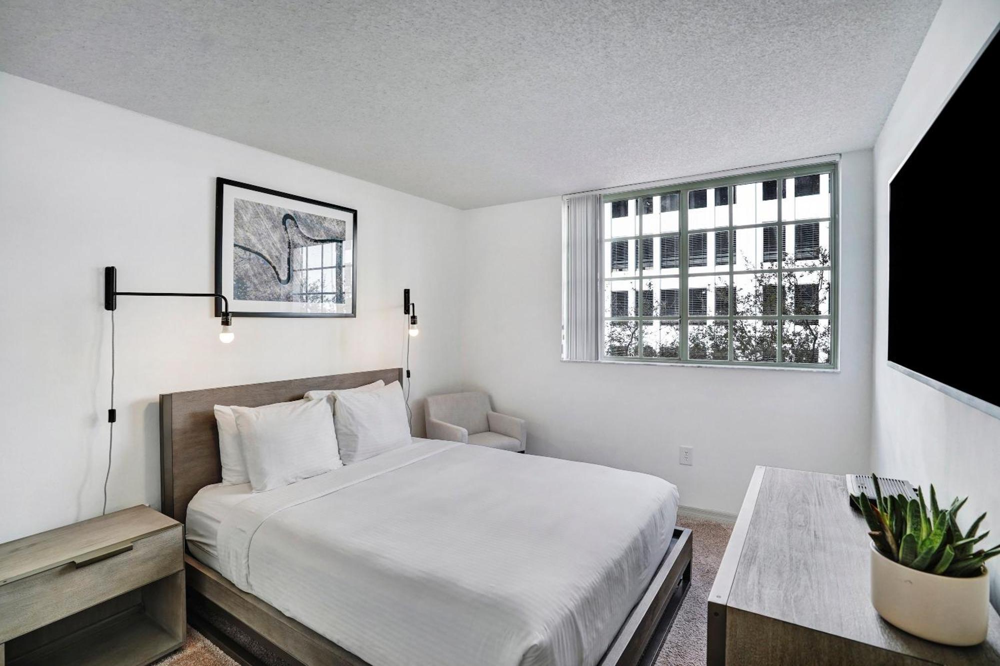 Stylish Modern At Gables Grand Plaza In Appartamento
