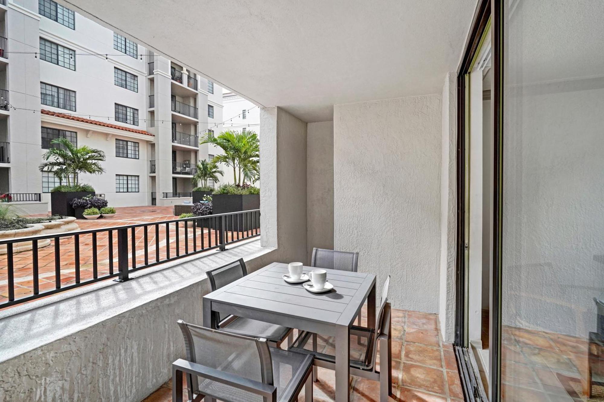 Stylish Modern At Gables Grand Plaza In Appartamento Miami